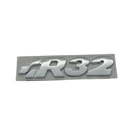 Эмблема R32 для Volkswagen 100х23мм ХРОМ металл (на скотче) 182828 фото