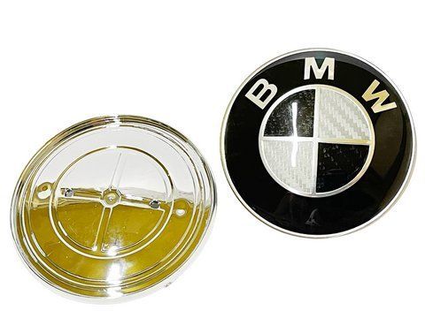 Емблема капота BMW БМВ ф82мм (між штирями 56мм) КАРБОН ОЕМ 51148132375 180772 фото